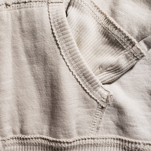 Casual hoodie with zipper closure and side pockets - Picture 3 of 3